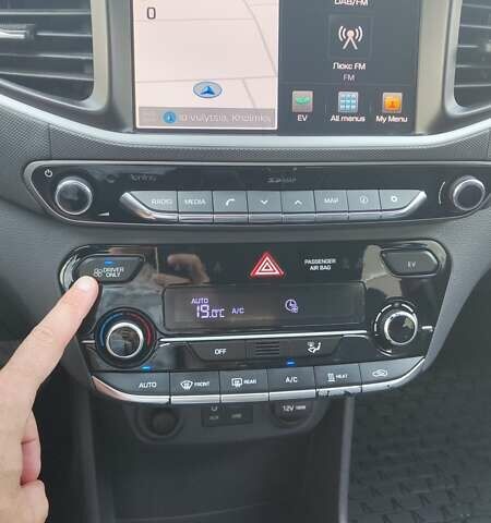 Синий Хендай Ioniq, объемом двигателя 0 л и пробегом 152 тыс. км за 12300 $, фото 25 на Automoto.ua