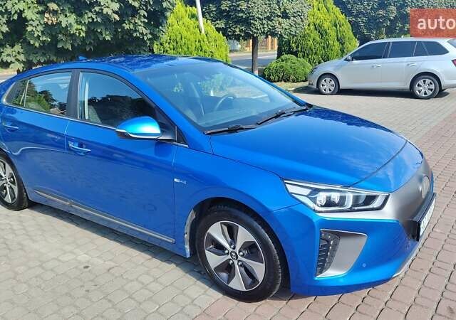 Синий Хендай Ioniq, объемом двигателя 0 л и пробегом 152 тыс. км за 12300 $, фото 3 на Automoto.ua