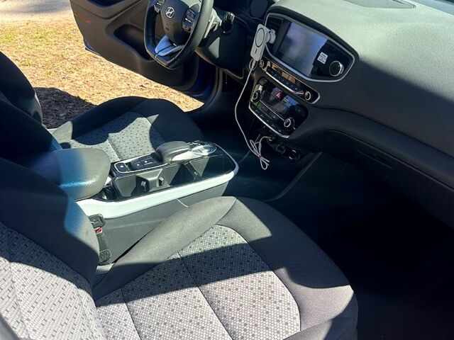 Синий Хендай Ioniq, объемом двигателя 0 л и пробегом 160 тыс. км за 11500 $, фото 3 на Automoto.ua