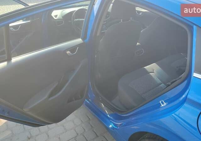 Синий Хендай Ioniq, объемом двигателя 0 л и пробегом 152 тыс. км за 12300 $, фото 15 на Automoto.ua