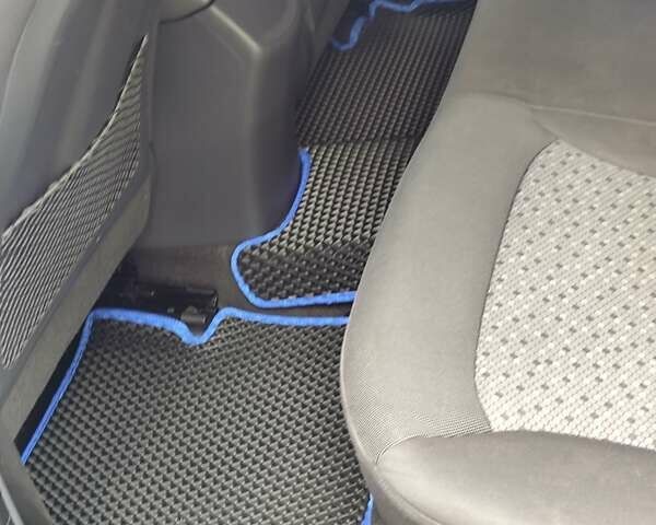 Синий Хендай Ioniq, объемом двигателя 0 л и пробегом 184 тыс. км за 11200 $, фото 28 на Automoto.ua