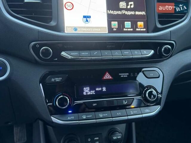 Синий Хендай Ioniq, объемом двигателя 0 л и пробегом 81 тыс. км за 13000 $, фото 7 на Automoto.ua