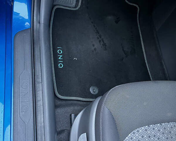 Синий Хендай Ioniq, объемом двигателя 0 л и пробегом 125 тыс. км за 14000 $, фото 18 на Automoto.ua