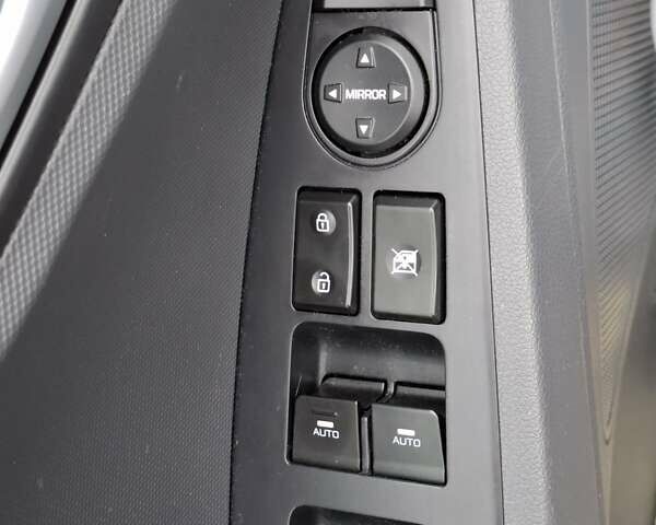 Синий Хендай Ioniq, объемом двигателя 0 л и пробегом 107 тыс. км за 11999 $, фото 18 на Automoto.ua