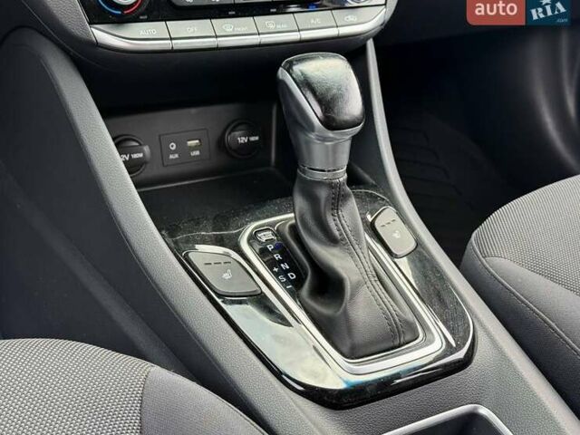 Синій Хендай Ioniq, об'ємом двигуна 1.58 л та пробігом 177 тис. км за 12990 $, фото 28 на Automoto.ua