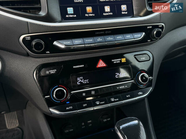 Синий Хендай Ioniq, объемом двигателя 1.6 л и пробегом 199 тыс. км за 12400 $, фото 26 на Automoto.ua