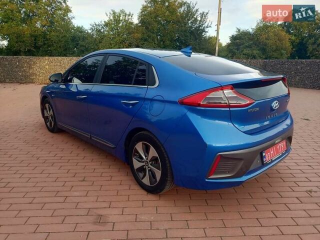 Синий Хендай Ioniq, объемом двигателя 0 л и пробегом 84 тыс. км за 12950 $, фото 71 на Automoto.ua
