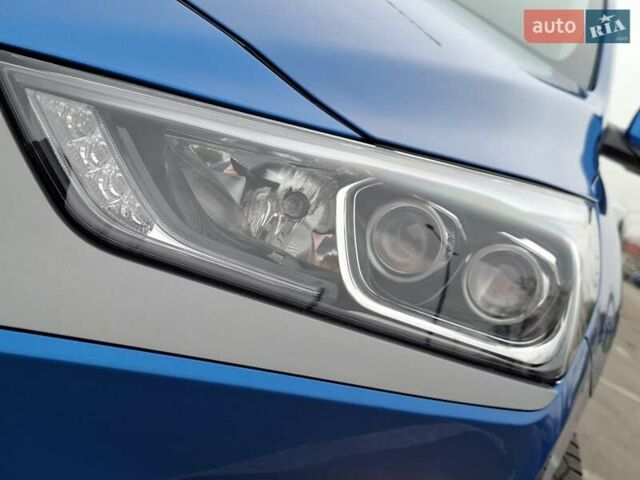 Синий Хендай Ioniq, объемом двигателя 0 л и пробегом 107 тыс. км за 11999 $, фото 12 на Automoto.ua