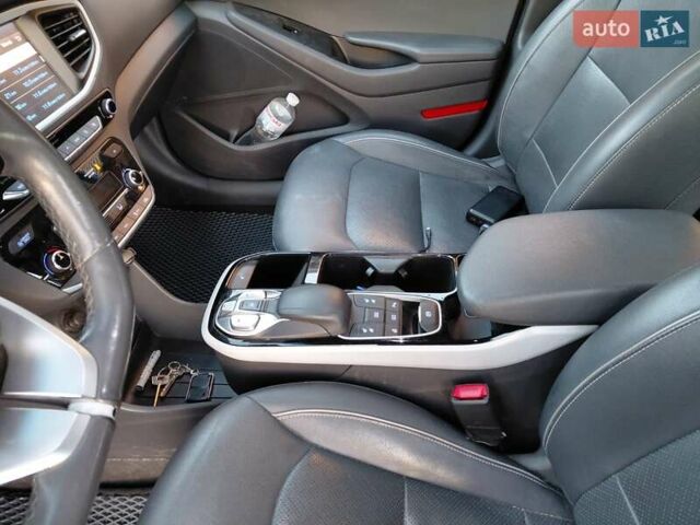 Синий Хендай Ioniq, объемом двигателя 0 л и пробегом 82 тыс. км за 13600 $, фото 5 на Automoto.ua