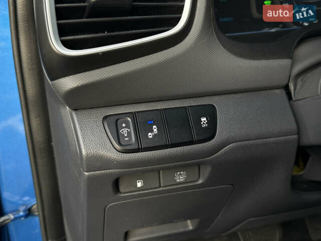 Синий Хендай Ioniq, объемом двигателя 1.6 л и пробегом 199 тыс. км за 12400 $, фото 22 на Automoto.ua