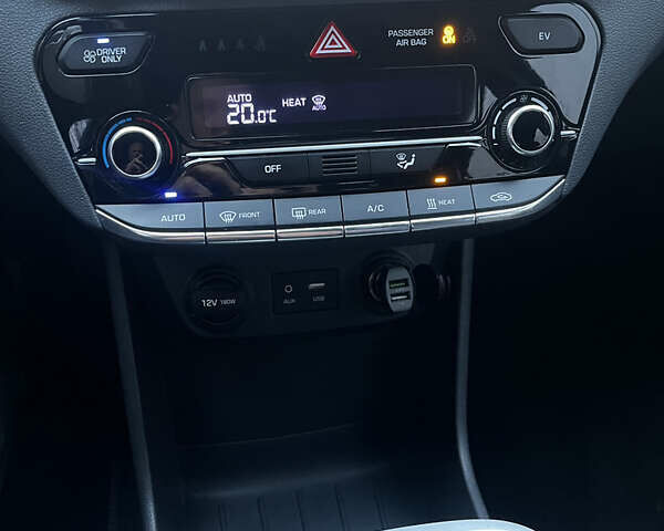 Синий Хендай Ioniq, объемом двигателя 0 л и пробегом 125 тыс. км за 14000 $, фото 23 на Automoto.ua
