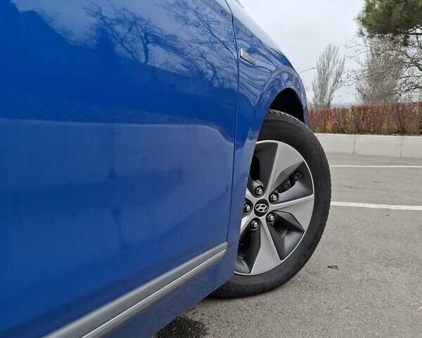 Синий Хендай Ioniq, объемом двигателя 0 л и пробегом 107 тыс. км за 11999 $, фото 7 на Automoto.ua