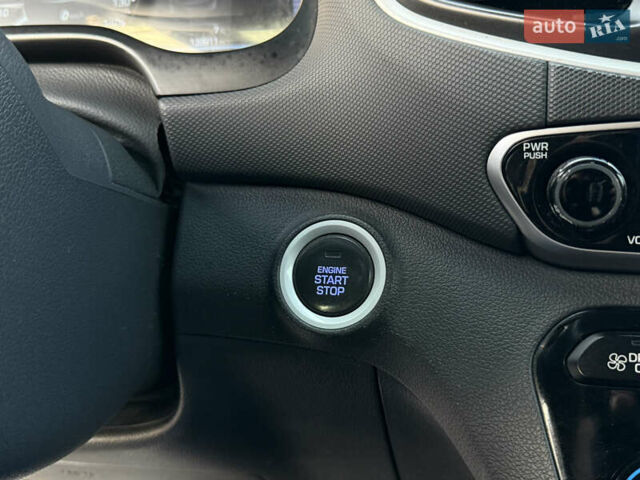 Синий Хендай Ioniq, объемом двигателя 1.6 л и пробегом 199 тыс. км за 12400 $, фото 23 на Automoto.ua