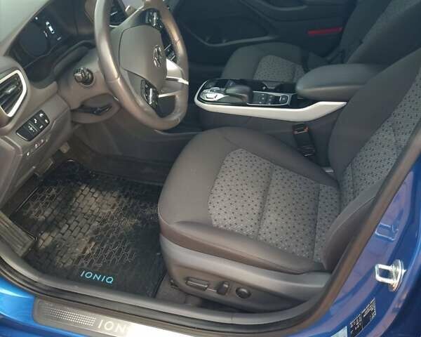 Синий Хендай Ioniq, объемом двигателя 0 л и пробегом 84 тыс. км за 12950 $, фото 78 на Automoto.ua