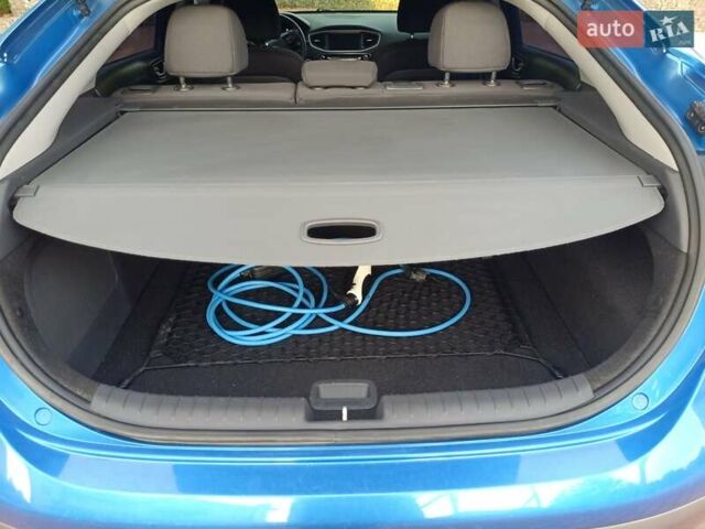 Синий Хендай Ioniq, объемом двигателя 0 л и пробегом 84 тыс. км за 12950 $, фото 39 на Automoto.ua