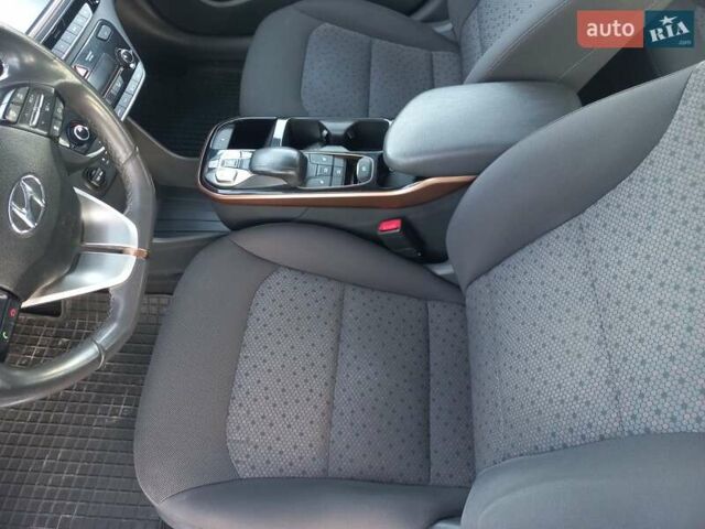 Синий Хендай Ioniq, объемом двигателя 0 л и пробегом 142 тыс. км за 10600 $, фото 17 на Automoto.ua