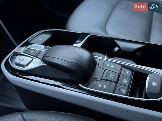 Синий Хендай Ioniq, объемом двигателя 0 л и пробегом 81 тыс. км за 13000 $, фото 8 на Automoto.ua