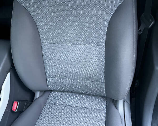 Синий Хендай Ioniq, объемом двигателя 0 л и пробегом 125 тыс. км за 14000 $, фото 19 на Automoto.ua