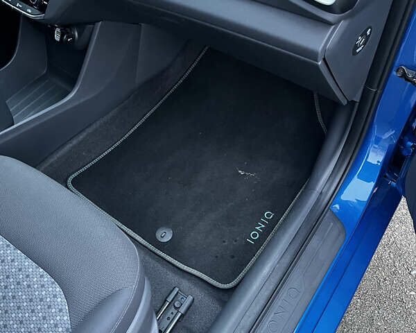 Синий Хендай Ioniq, объемом двигателя 0 л и пробегом 125 тыс. км за 14000 $, фото 5 на Automoto.ua