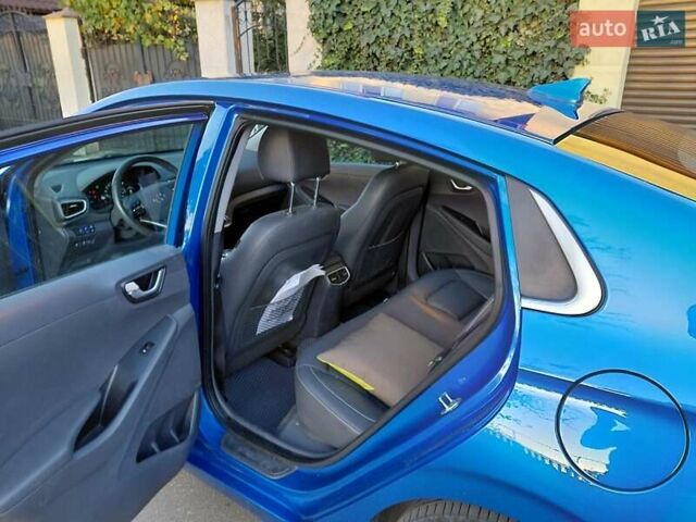 Синий Хендай Ioniq, объемом двигателя 0 л и пробегом 82 тыс. км за 13600 $, фото 3 на Automoto.ua