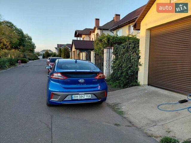 Синий Хендай Ioniq, объемом двигателя 0 л и пробегом 82 тыс. км за 13600 $, фото 16 на Automoto.ua