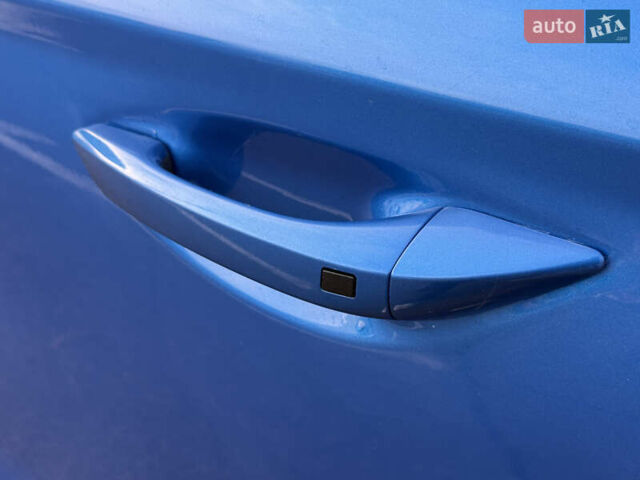 Синий Хендай Ioniq, объемом двигателя 1.6 л и пробегом 199 тыс. км за 12400 $, фото 12 на Automoto.ua