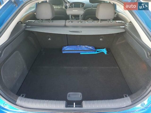 Синий Хендай Ioniq, объемом двигателя 0 л и пробегом 142 тыс. км за 10600 $, фото 19 на Automoto.ua