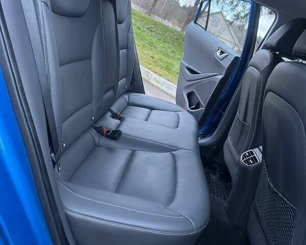 Синий Хендай Ioniq, объемом двигателя 0 л и пробегом 81 тыс. км за 13000 $, фото 47 на Automoto.ua