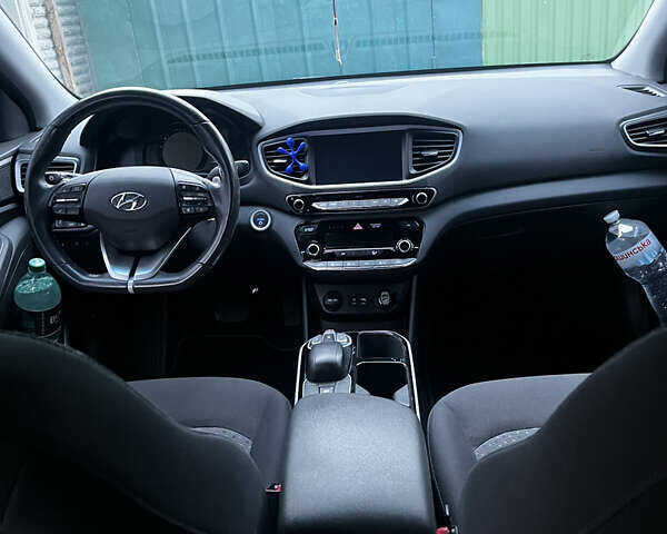 Синий Хендай Ioniq, объемом двигателя 0 л и пробегом 125 тыс. км за 14000 $, фото 12 на Automoto.ua