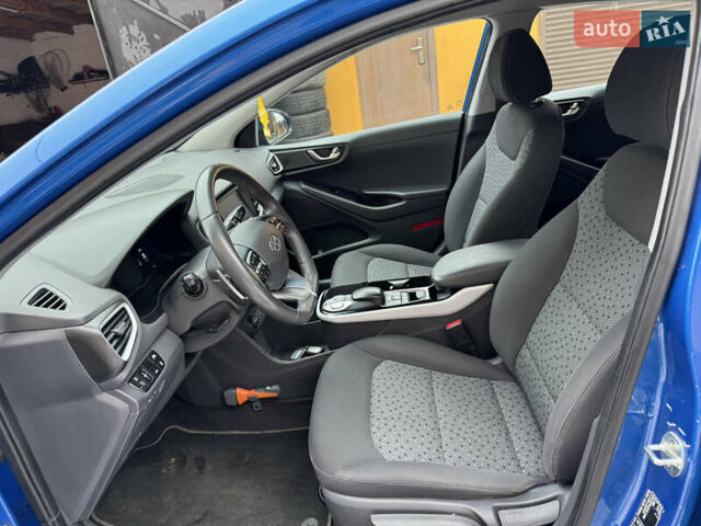 Синий Хендай Ioniq, объемом двигателя 0 л и пробегом 97 тыс. км за 10999 $, фото 14 на Automoto.ua