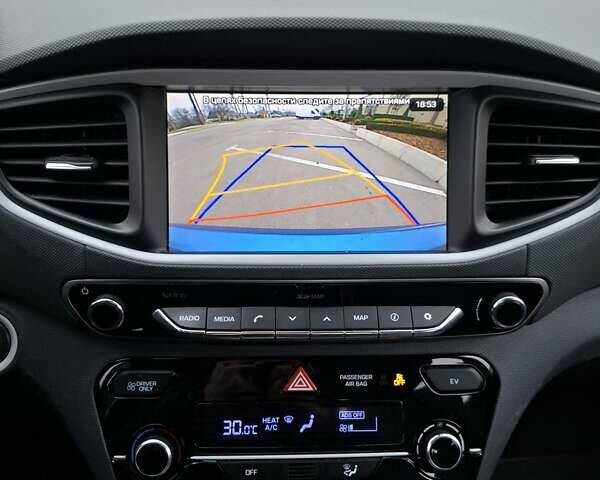 Синий Хендай Ioniq, объемом двигателя 0 л и пробегом 107 тыс. км за 11999 $, фото 19 на Automoto.ua