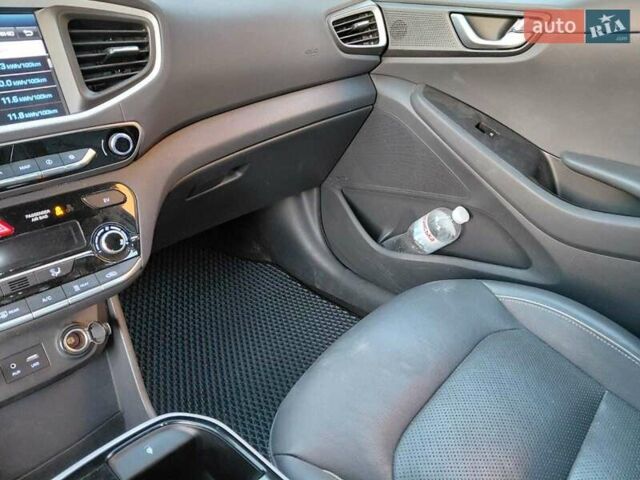 Синий Хендай Ioniq, объемом двигателя 0 л и пробегом 82 тыс. км за 13600 $, фото 6 на Automoto.ua