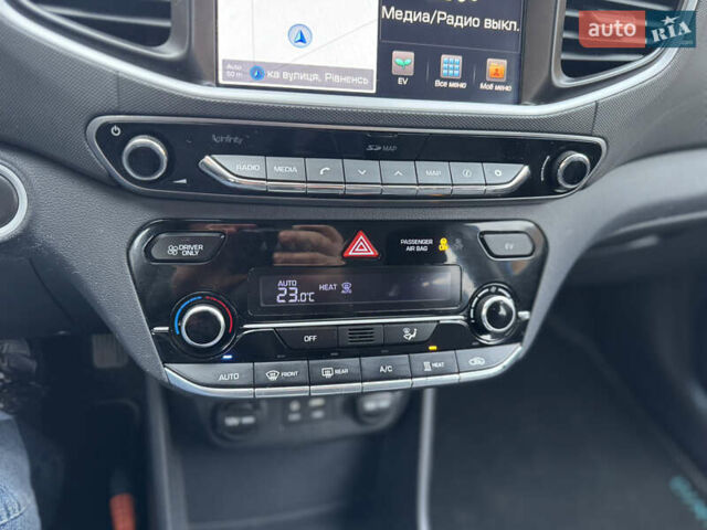 Синий Хендай Ioniq, объемом двигателя 0 л и пробегом 97 тыс. км за 10999 $, фото 41 на Automoto.ua