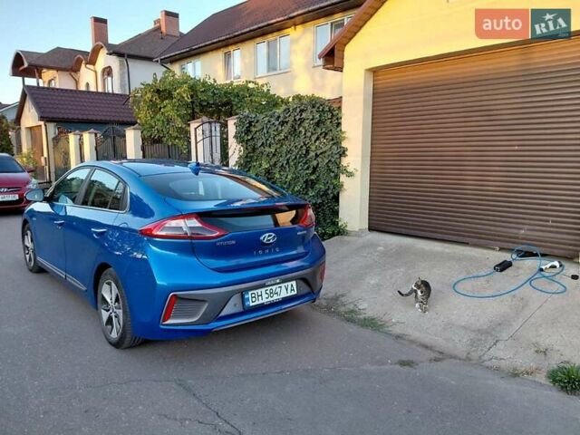 Синий Хендай Ioniq, объемом двигателя 0 л и пробегом 82 тыс. км за 13600 $, фото 15 на Automoto.ua