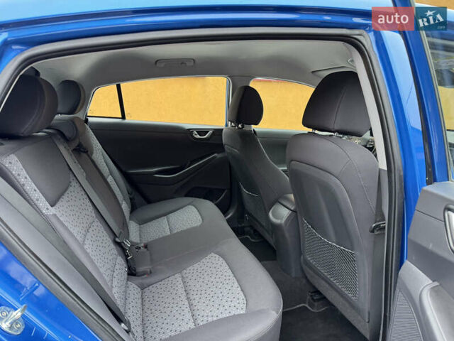 Синий Хендай Ioniq, объемом двигателя 0 л и пробегом 97 тыс. км за 10999 $, фото 31 на Automoto.ua