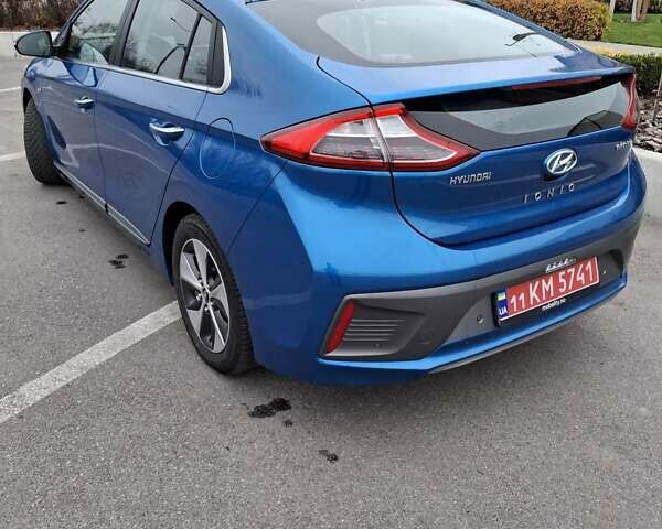 Синий Хендай Ioniq, объемом двигателя 0 л и пробегом 107 тыс. км за 11999 $, фото 8 на Automoto.ua