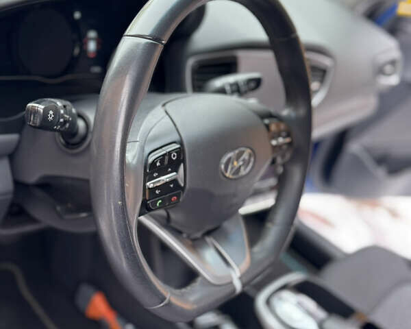 Синий Хендай Ioniq, объемом двигателя 0 л и пробегом 97 тыс. км за 10999 $, фото 24 на Automoto.ua