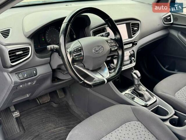 Синій Хендай Ioniq, об'ємом двигуна 1.58 л та пробігом 177 тис. км за 12990 $, фото 17 на Automoto.ua