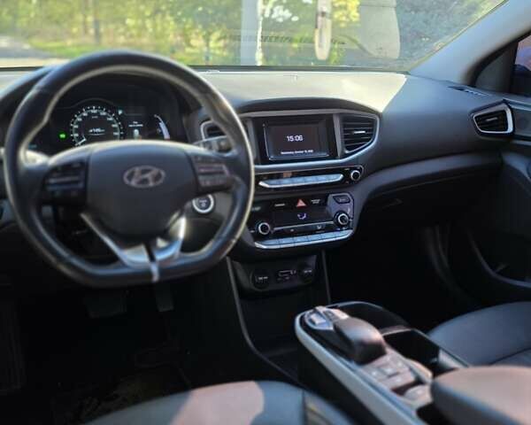 Синій Хендай Ioniq, об'ємом двигуна 0 л та пробігом 120 тис. км за 11800 $, фото 18 на Automoto.ua