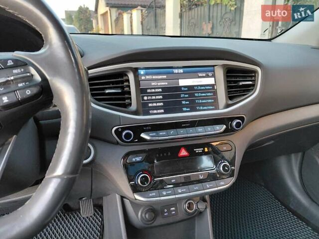 Синий Хендай Ioniq, объемом двигателя 0 л и пробегом 82 тыс. км за 13600 $, фото 17 на Automoto.ua