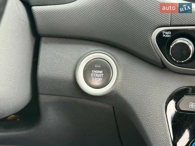 Синій Хендай Ioniq, об'ємом двигуна 1.58 л та пробігом 177 тис. км за 12990 $, фото 32 на Automoto.ua