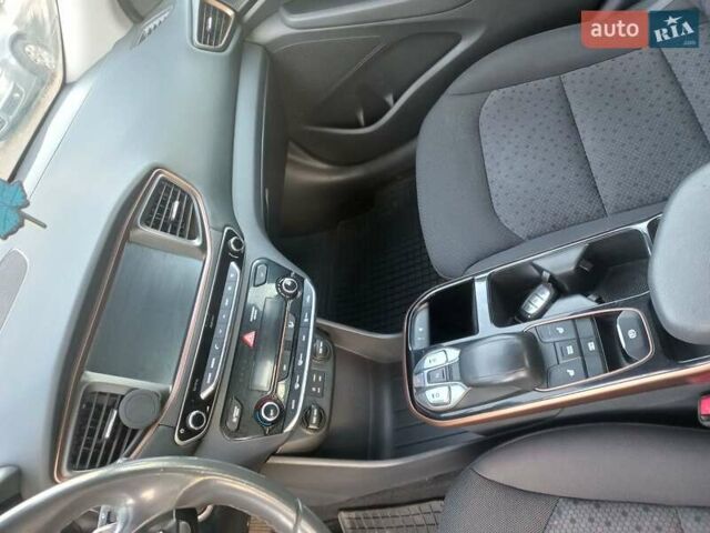 Синий Хендай Ioniq, объемом двигателя 0 л и пробегом 142 тыс. км за 10600 $, фото 14 на Automoto.ua