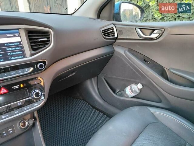 Синий Хендай Ioniq, объемом двигателя 0 л и пробегом 82 тыс. км за 13600 $, фото 10 на Automoto.ua