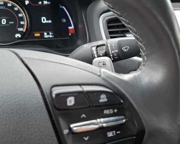 Синий Хендай Ioniq, объемом двигателя 0 л и пробегом 107 тыс. км за 11999 $, фото 15 на Automoto.ua
