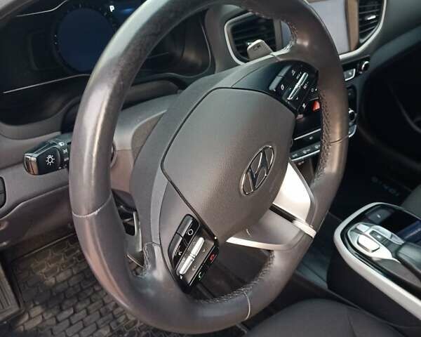 Синий Хендай Ioniq, объемом двигателя 0 л и пробегом 84 тыс. км за 12950 $, фото 48 на Automoto.ua