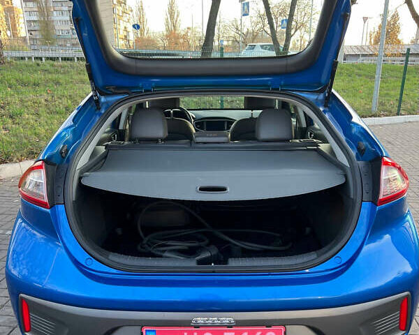 Синий Хендай Ioniq, объемом двигателя 0 л и пробегом 107 тыс. км за 12999 $, фото 11 на Automoto.ua