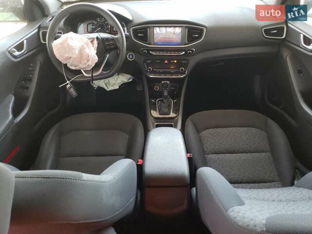 Синий Хендай Ioniq, объемом двигателя 1.58 л и пробегом 164 тыс. км за 8300 $, фото 3 на Automoto.ua