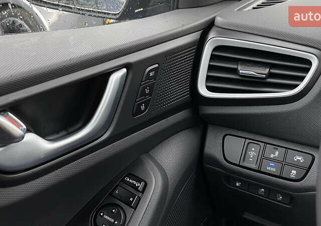 Синій Хендай Ioniq, об'ємом двигуна 0 л та пробігом 159 тис. км за 12800 $, фото 39 на Automoto.ua
