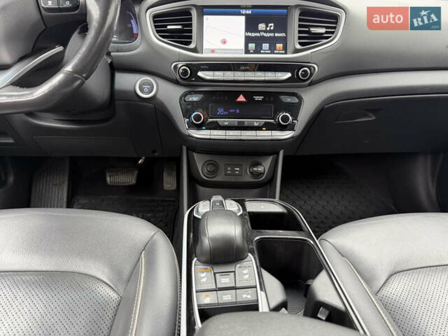 Синий Хендай Ioniq, объемом двигателя 0 л и пробегом 89 тыс. км за 12700 $, фото 15 на Automoto.ua