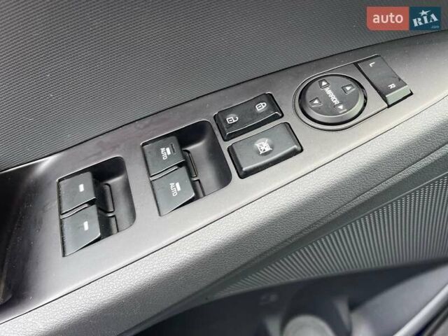 Синий Хендай Ioniq, объемом двигателя 0 л и пробегом 158 тыс. км за 12300 $, фото 36 на Automoto.ua